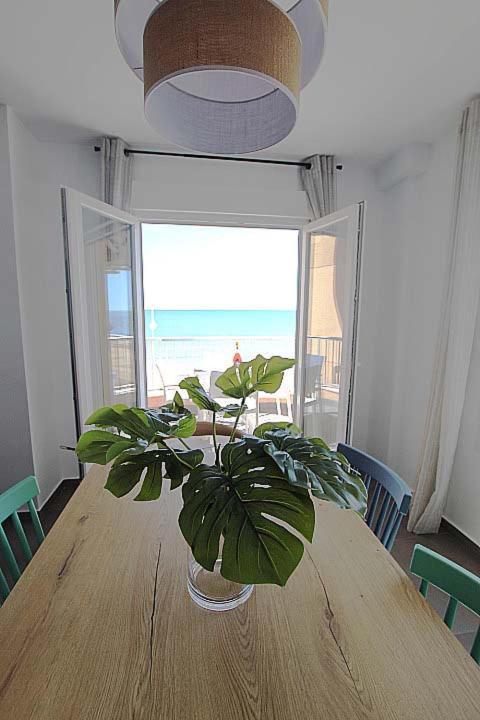شقة Apartamento Primera Linea Playa Centro De Guardamar كوارذامار ذيل سيغورا المظهر الخارجي الصورة