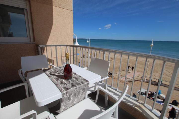 شقة Apartamento Primera Linea Playa Centro De Guardamar كوارذامار ذيل سيغورا المظهر الخارجي الصورة